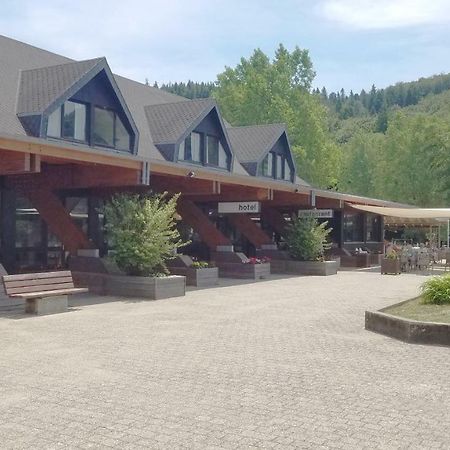 Hotel Domaine Du Lac Chambon Murol Exterior foto