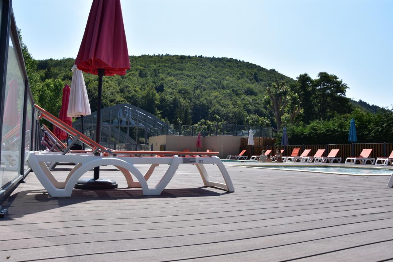 Hotel Domaine Du Lac Chambon Murol Exterior foto