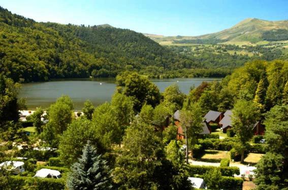 Hotel Domaine Du Lac Chambon Murol Exterior foto
