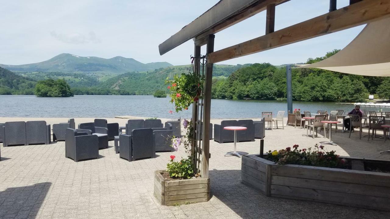 Hotel Domaine Du Lac Chambon Murol Exterior foto