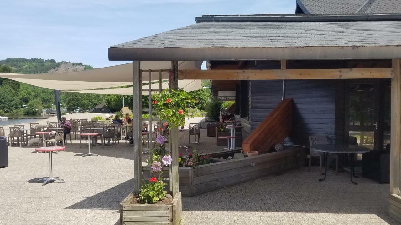 Hotel Domaine Du Lac Chambon Murol Exterior foto