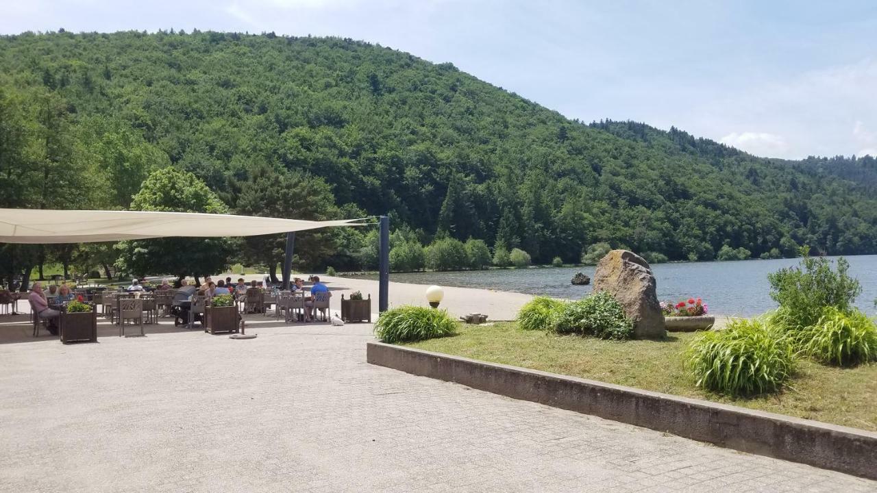 Hotel Domaine Du Lac Chambon Murol Exterior foto